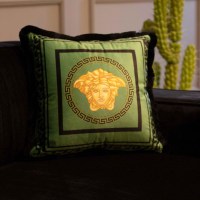 Green_Medusa_Cushion_EY231-01