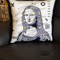 mona-lisa-cushion-ey290-01